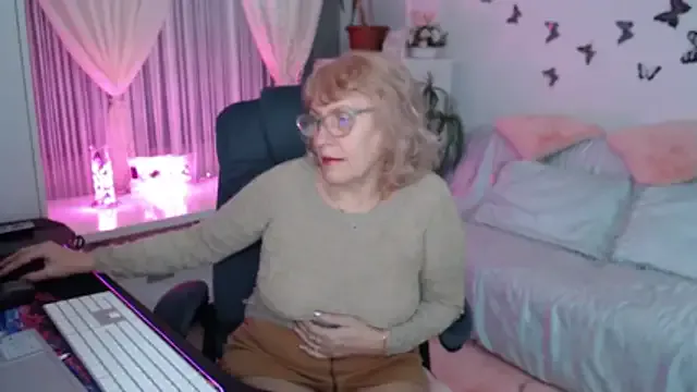 Ghertrude52 on StripChat