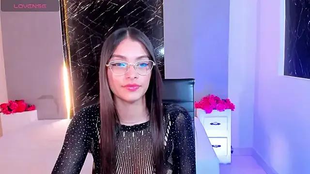 Hannacooper3 on StripChat 