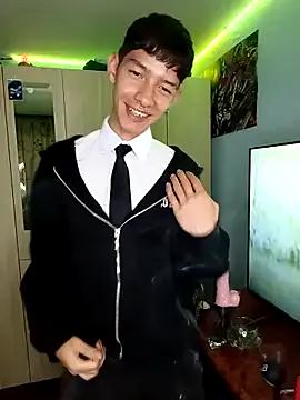 heyy_noah11 on StripChat 