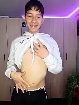 heyy_noah11 on StripChat 