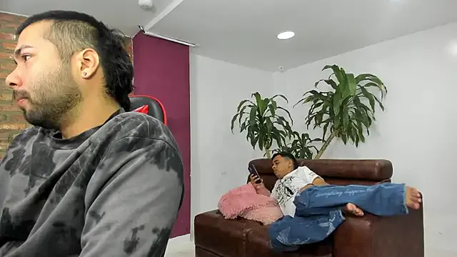 HotThreesoome on StripChat