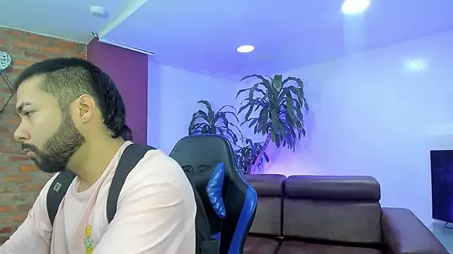 HotThreesoome on StripChat 