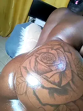 Hugemassivebootie on StripChat