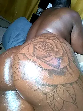 Hugemassivebootie on StripChat