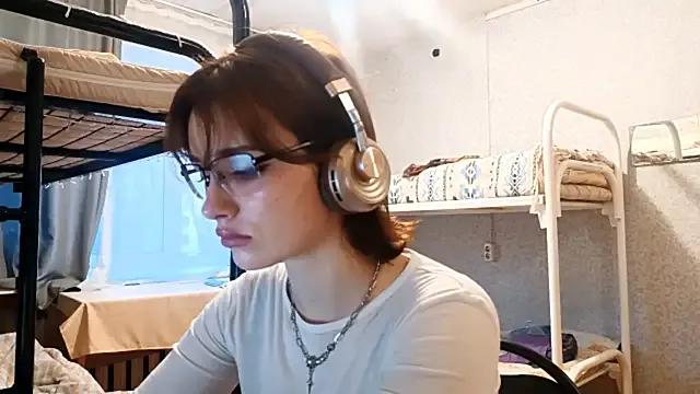 IcyKleys — close show lips