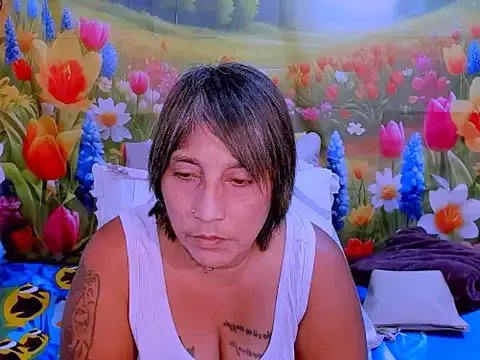 indianroxy on StripChat 