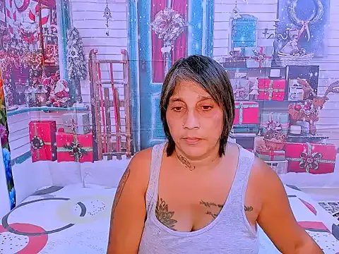 indianroxy on StripChat 