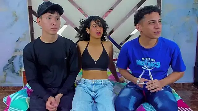 Innocent_Looks on StripChat 