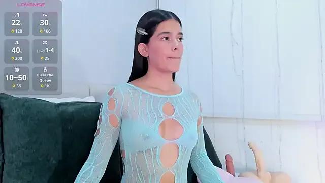 Isaa_Queen on StripChat 