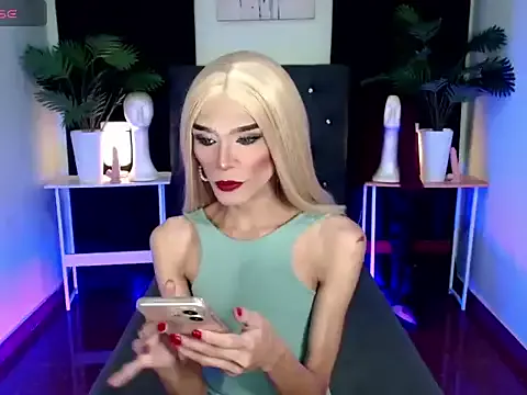 itsmeMonicaloove69 on StripChat