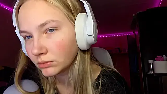 KarinRobertson on StripChat