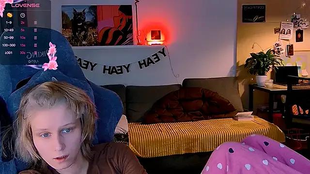 KatiKate — shaking my ass