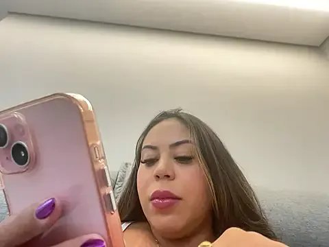 lariic — Cum at the gym