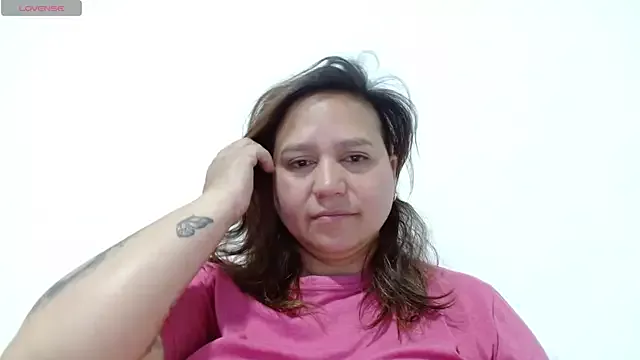 LauraReeves on StripChat