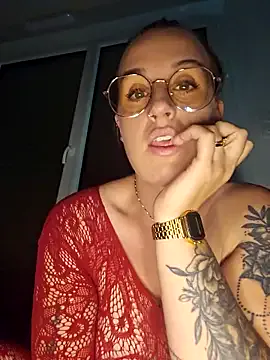 Lindsay_00off on StripChat