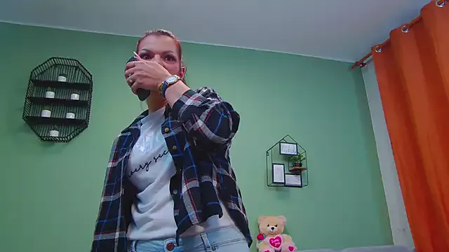 LissaAnn on StripChat