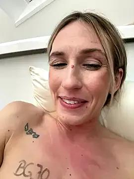 Model Lola_tentatiion