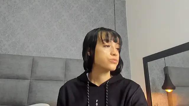 Luna_Bella3 on StripChat