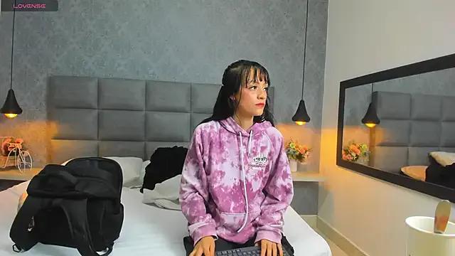 Luna_Bella3 on StripChat