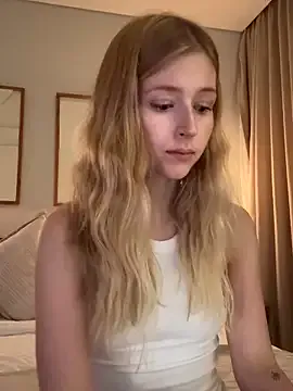 LunaRase on StripChat