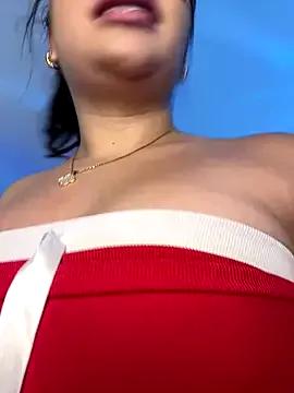 LylaLee111 on StripChat 