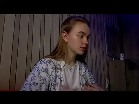 melissashineee — suck finger and watch to camera