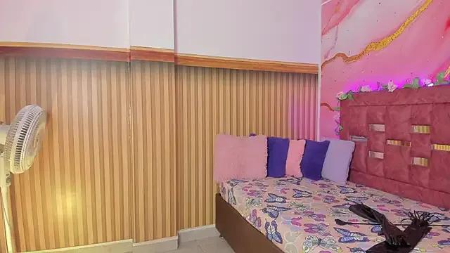 melody_paris on StripChat