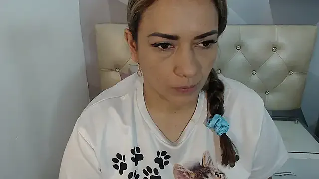 Milf-Prettyboobs on StripChat