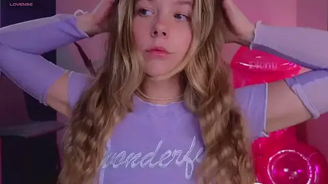 milly_shy on StripChat 