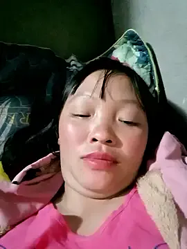 Minkine022 on StripChat