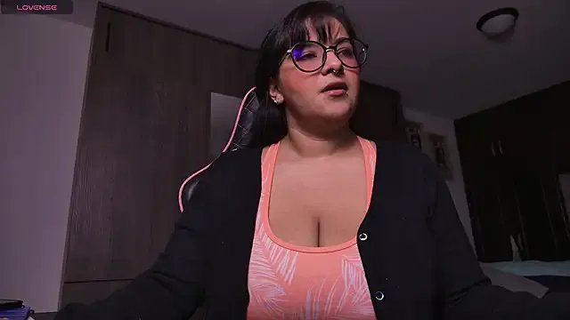 MissMoonn1 on StripChat 