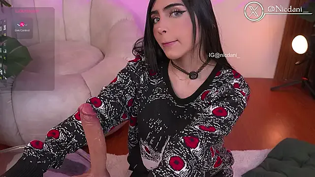 nicdani_1 on StripChat