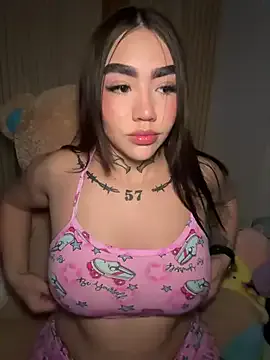 Nickiiiii on StripChat