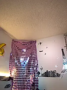 Nicol_V on StripChat