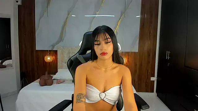 Nicolee19 on StripChat