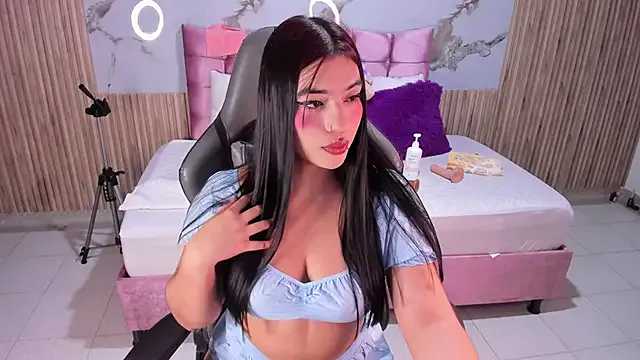 Nicolee19 on StripChat