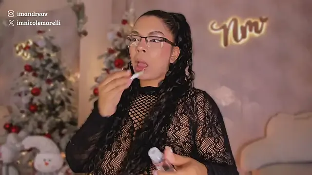 Nicolemorelli2 on StripChat