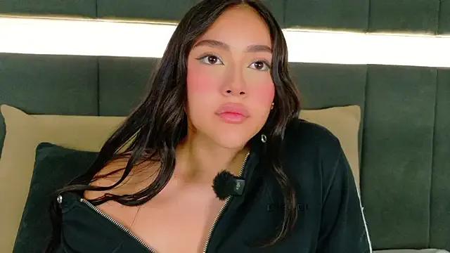 nicolle_pierce — Sexy handjob + spit