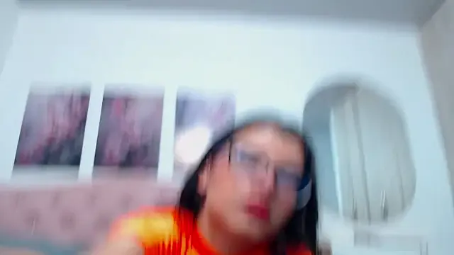 pinky_f00x on StripChat