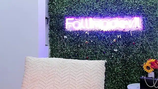 realhotfallingdevil on StripChat