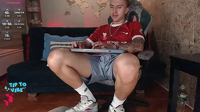 rogert_xx on StripChat