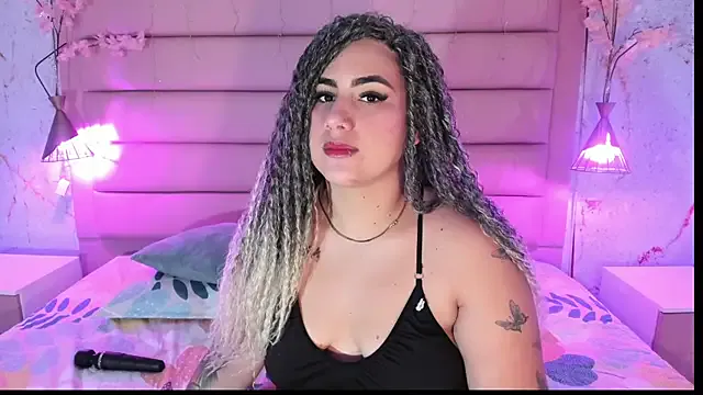 sabrinamilani on StripChat