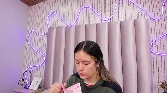 SamanthaPeachss on StripChat 