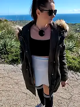 Samira-Summer — Show Boobs in public