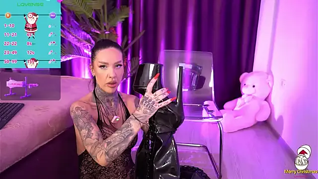 ScarletNoir on StripChat