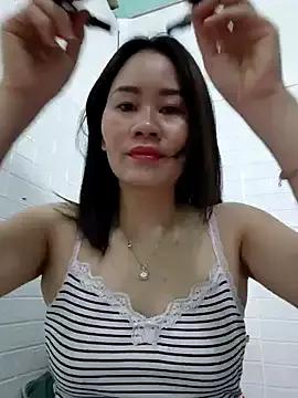 Singlemom69x — sucking dildos