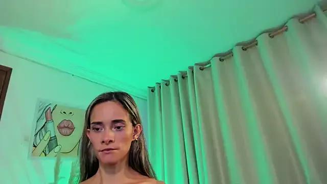 SkiinnyAna on StripChat 