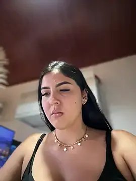 Sofia_Collins- on StripChat