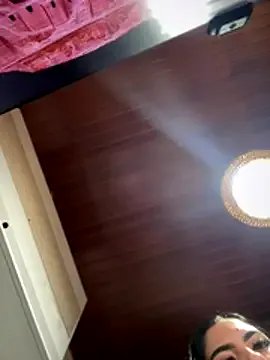 Sofia_Collins- on StripChat