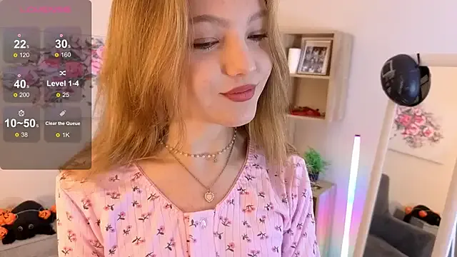 Sue_Sanders — flirty eyes + lick my finger slowly